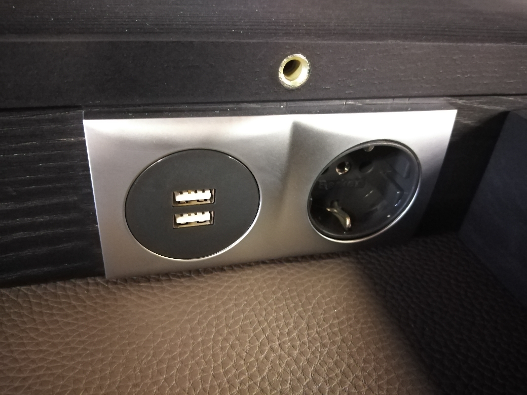 ALVA  Steckdoseneinheit mit USB Anschluß  3110W - 9851