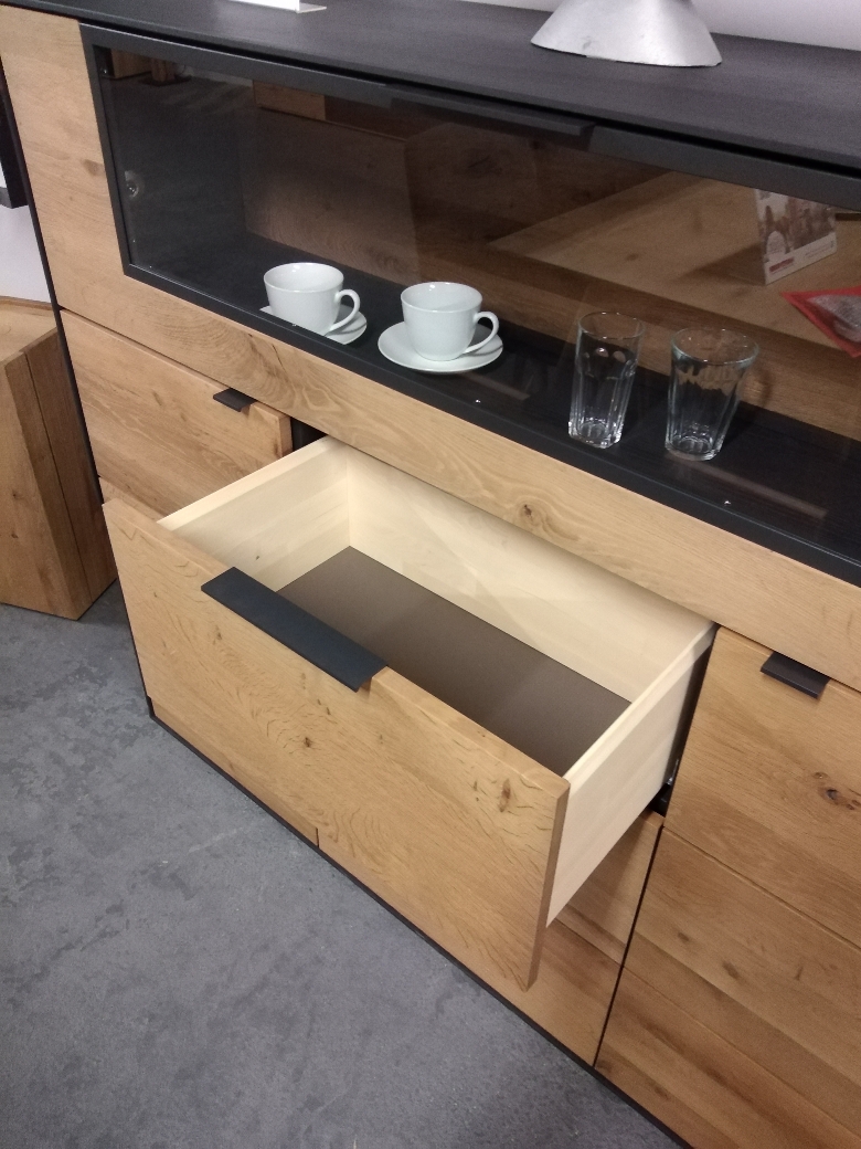 Sonderedition 2008 Highboard Kerneiche Umato / Anthrazit Massiv mit großer Vitrine Sonderedition 2008 Highboard Kerneiche Umato / Anthrazit Massiv mit großer Vitrine
