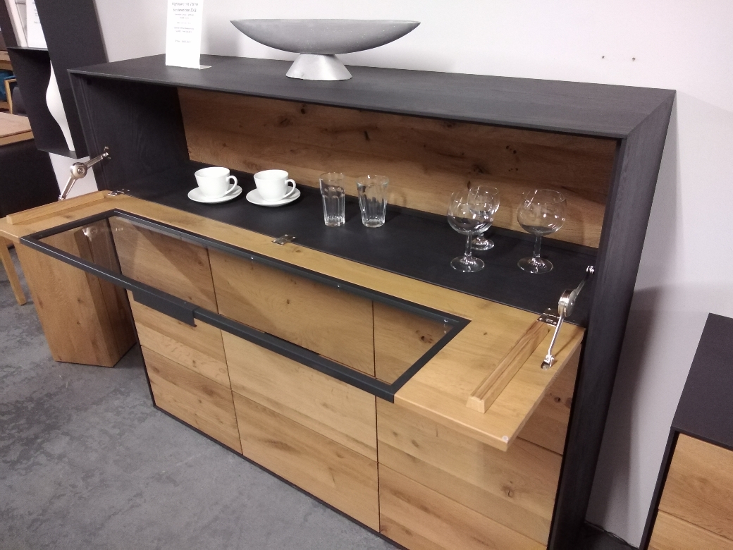 Sonderedition 2008 Highboard Kerneiche Umato / Anthrazit Massiv mit großer Vitrine Sonderedition 2008 Highboard Kerneiche Umato / Anthrazit Massiv mit großer Vitrine