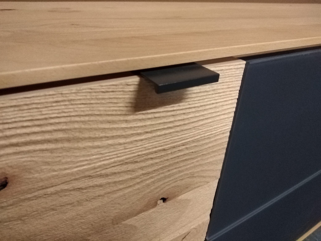 TALIS Lowboard Riffbuche / Kernbuche Massiv Mattglas Anthrazit Unterteil 5511 - 2207 TALIS Lowboard Riffbuche / Kernbuche Massiv Mattglas Anthrazit Unterteil 5511 - 2207