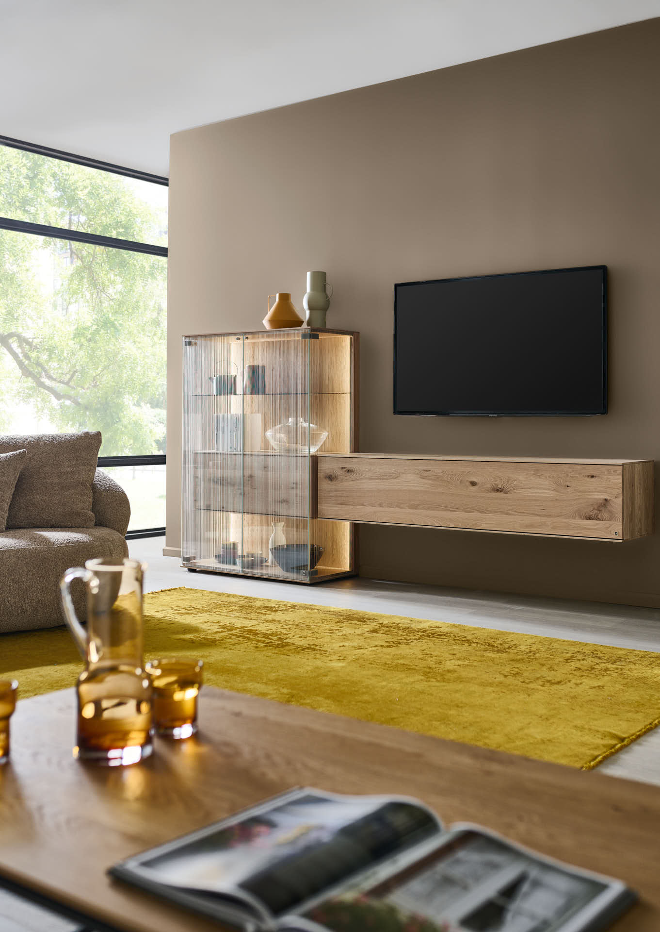 SONDEREDITION 12.25  Highboard 7101, Glasfront, Kerneiche Natur