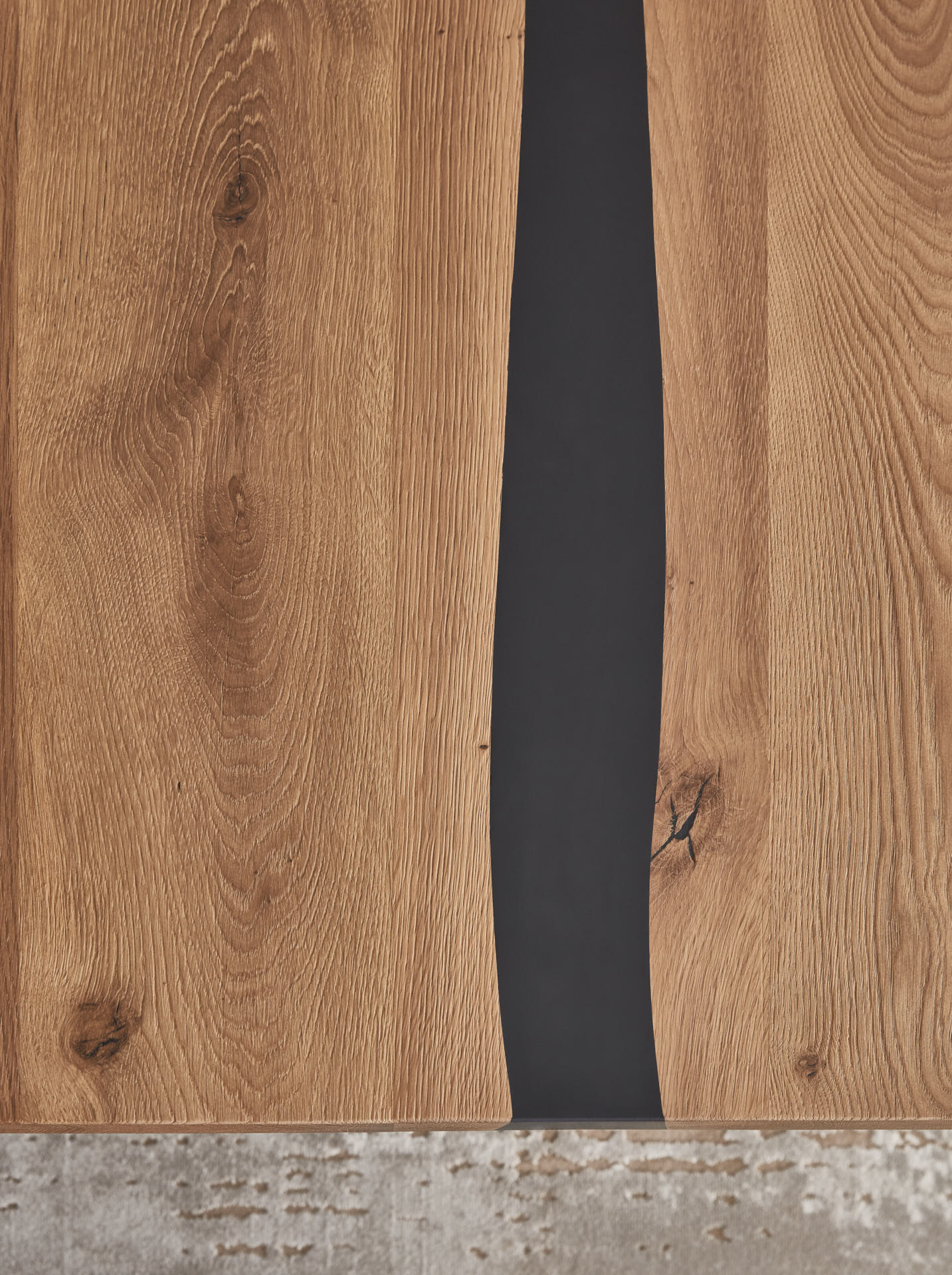 Esstisch Naturzeit Kerneiche Umato Massiv Baumkante 240 x 110 x 76 cm . Esstisch Naturzeit Kerneiche Umato Massiv Baumkante 240 x 110 x 76 cm .