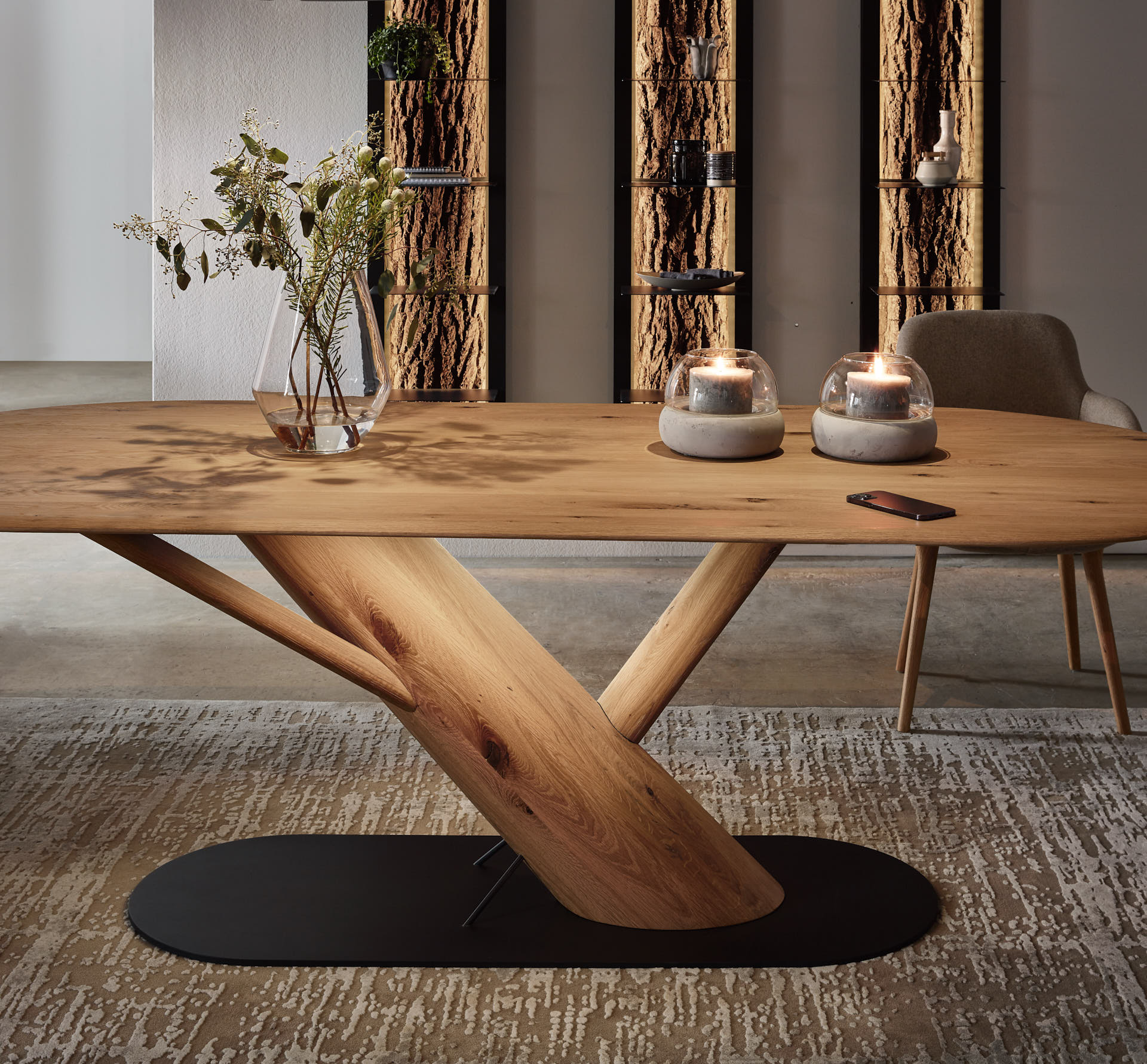 Esstisch mit fester, ovaler Platte Kerneiche Natur 240 x 110 cm 