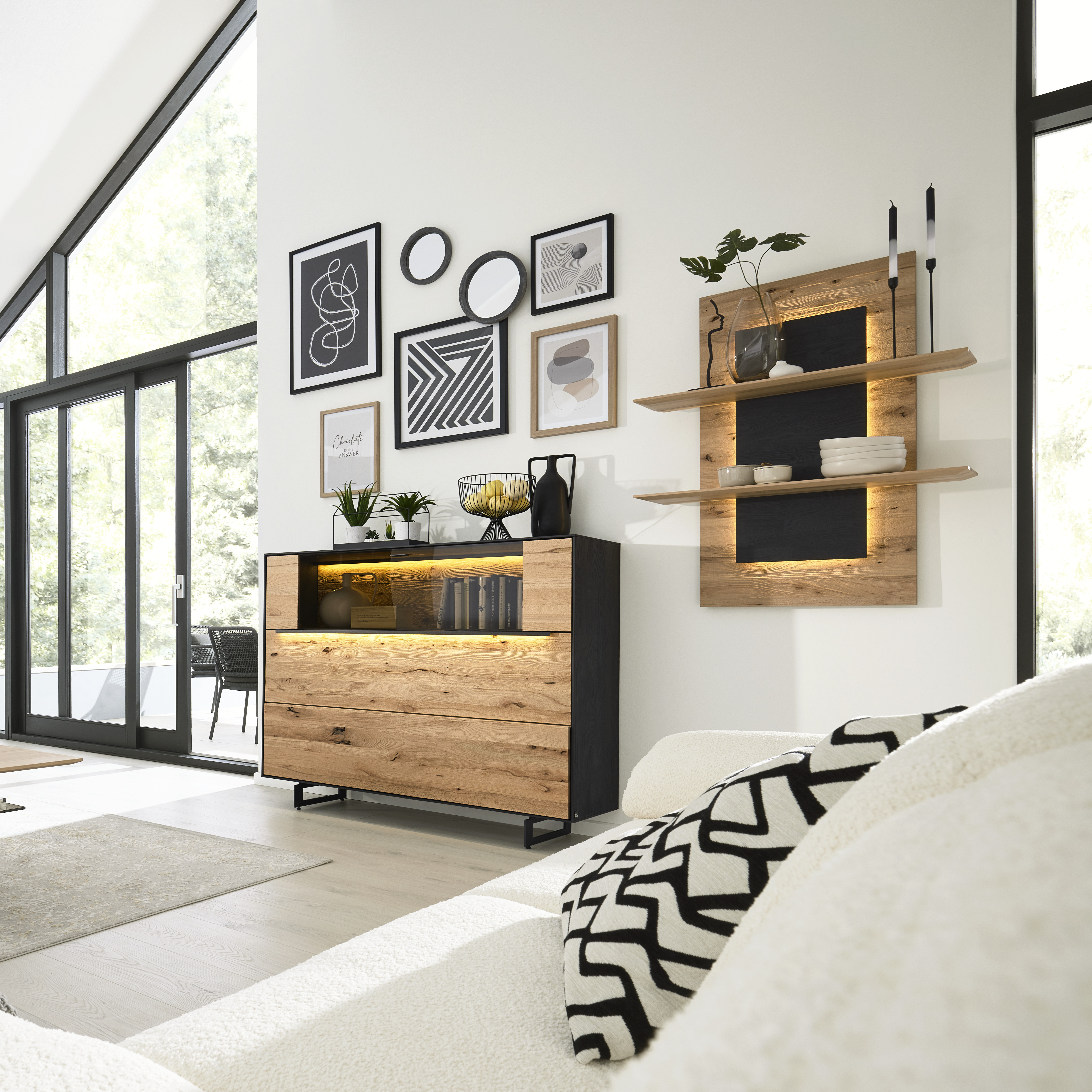 SONDEREDITION 3.25  Highboard mit Vitrine Riffbuche Massiv, Kernesche Anthrazit 5590 - 6161