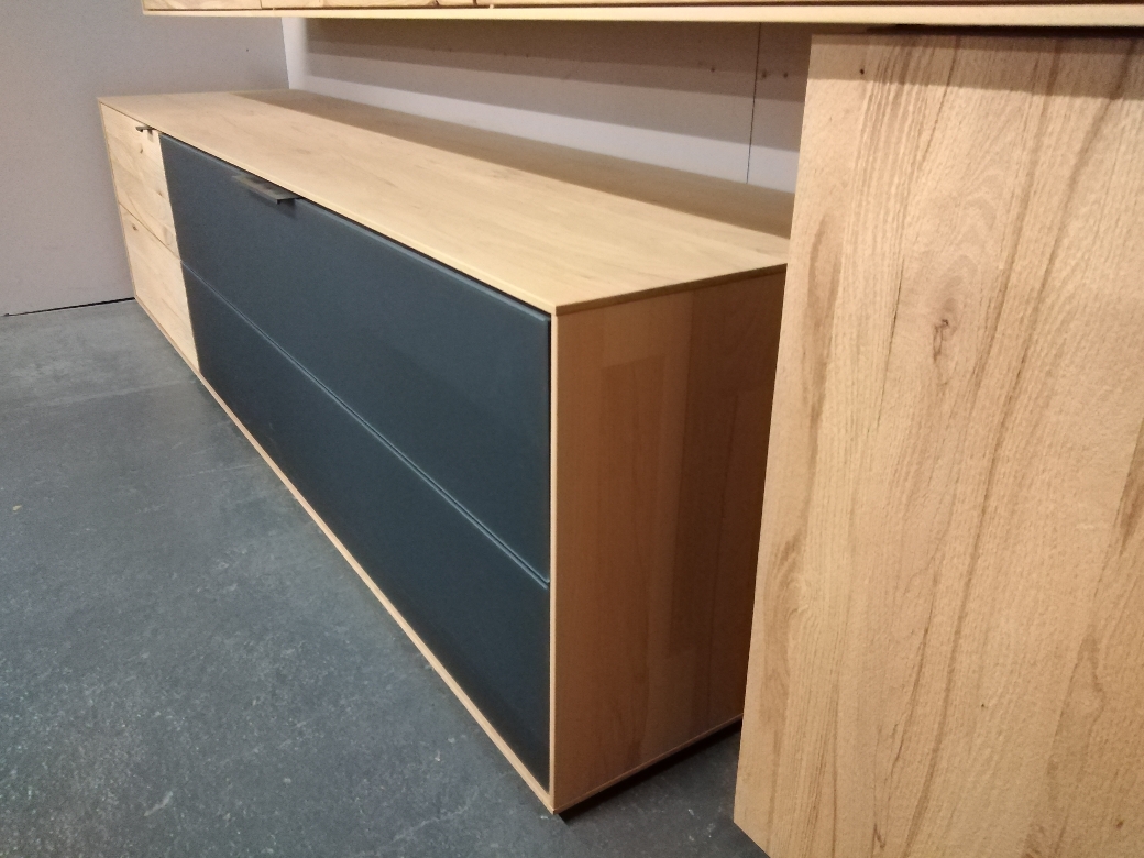TALIS Lowboard Riffbuche / Kernbuche Massiv Mattglas Anthrazit Unterteil 5511 - 2207 TALIS Lowboard Riffbuche / Kernbuche Massiv Mattglas Anthrazit Unterteil 5511 - 2207