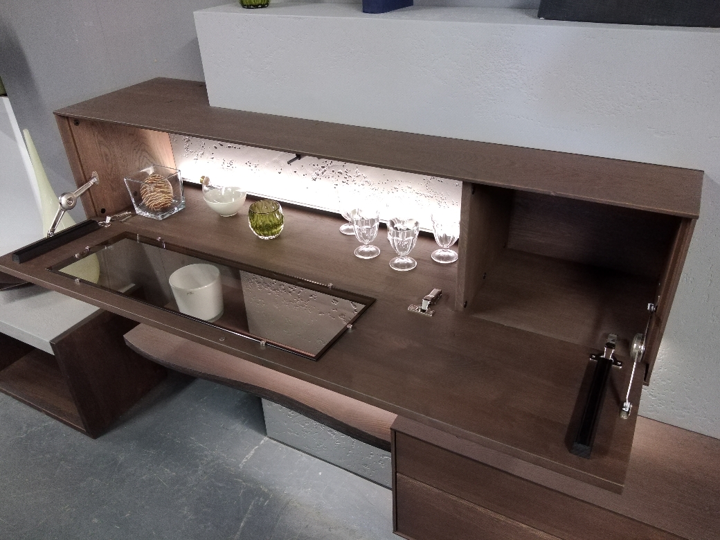 Brik Hängeelement Vitrine rechts  1152  Kerneiche Tabak / Betonoptik Neu    