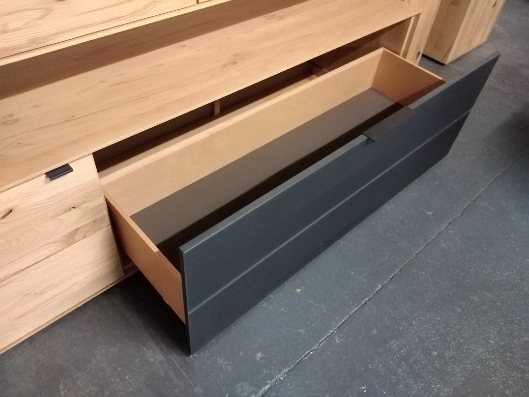 TALIS Lowboard Riffbuche / Kernbuche Massiv Mattglas Anthrazit Unterteil 5511 - 2207 TALIS Lowboard Riffbuche / Kernbuche Massiv Mattglas Anthrazit Unterteil 5511 - 2207