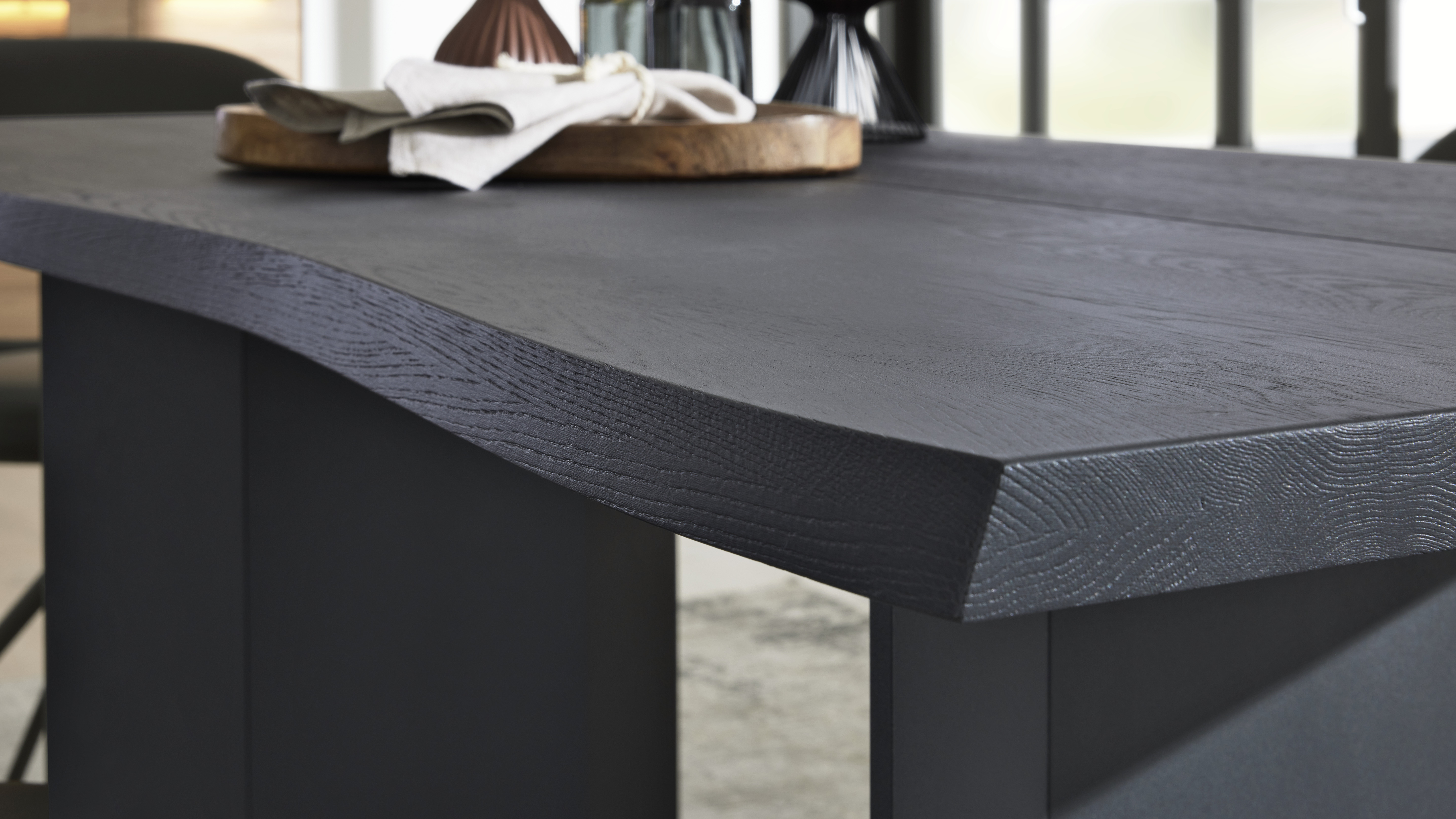 SONDEREDITION 3.25 Esstisch Massiv Baumkante 240 x 110 x 76 cm . Typ.5590 - 1591 SONDEREDITION 3.25 Esstisch Massiv Baumkante 240 x 110 x 76 cm . Typ.5590 - 1591