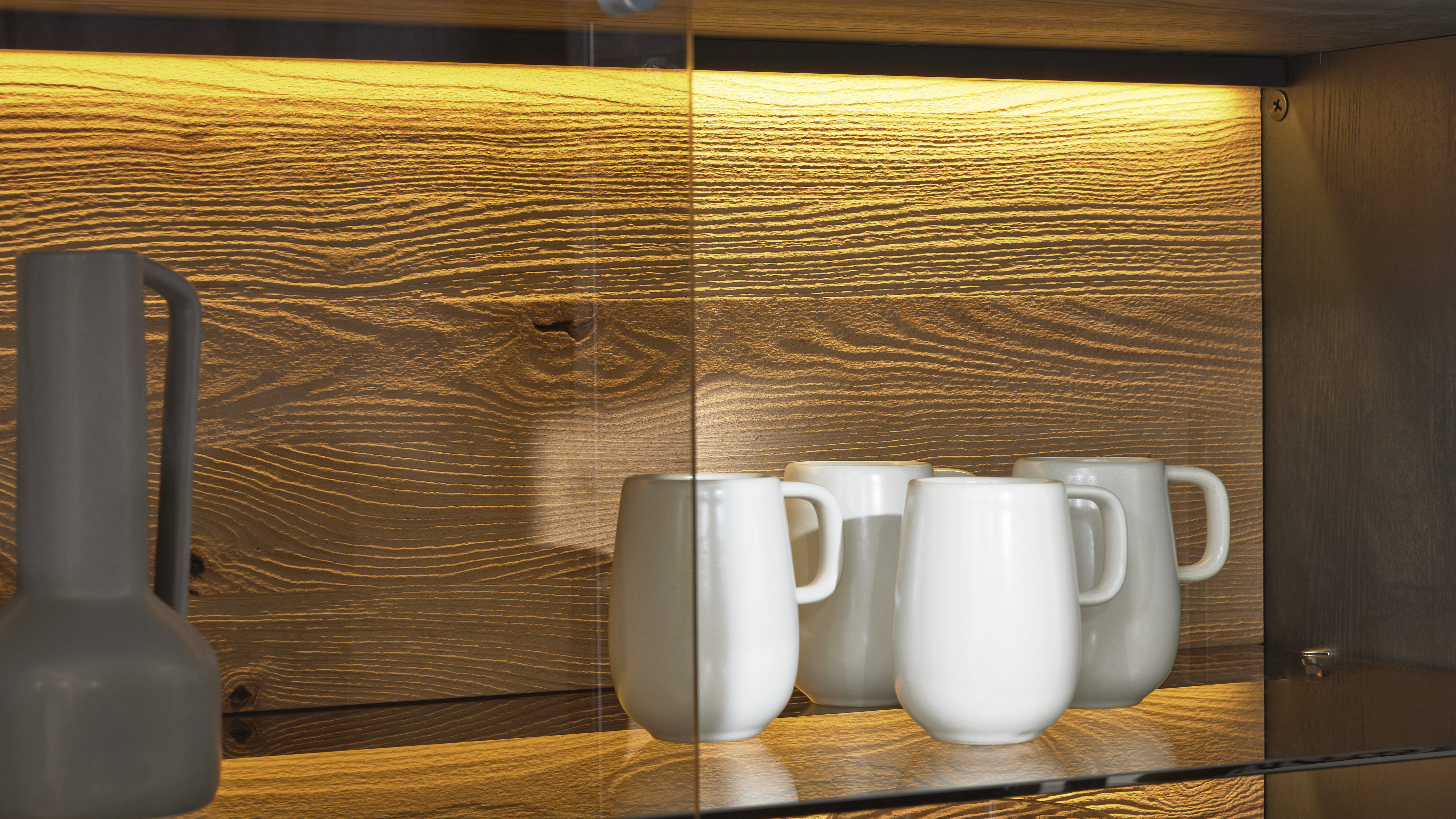 SONDEREDITION 3.25 Highboard mit Vitrine Riffbuche Massiv, Kernesche Anthrazit 5590 - 6161 SONDEREDITION 3.25 Highboard mit Vitrine Riffbuche Massiv, Kernesche Anthrazit 5590 - 6161